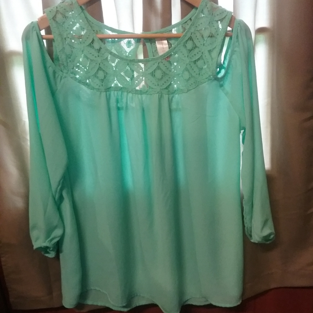 🌹No Boundaries mint green cold shoulder tunic